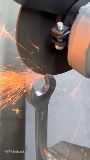 🔥 No Tools? Use a Key to Remove Nails Like a Pro!