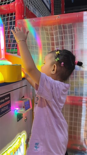 Arfisya Cassie Afriandi on Instagram: "Yang mau liburan kalian wajib banget punya outfit dari @nakedandfree.kids biar apa? Biar liburan si kecil makin ceria😍 #liburanbarengnakedandfree #togetheristhebestgift #ceriaselalubersamanakedandfree #cassieafriandi"