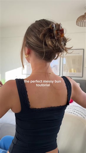 Step-by-Step Messy Bun Tutorial for Effortless Style