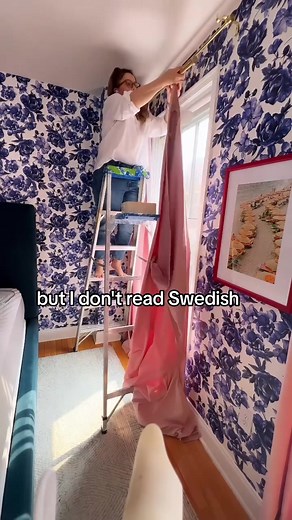 Stop using the rod pockets! 🤣 For $10 bucks a panel you can’t beat this curtain ring hack from @ikeausa. Typically, the hooks are used with curtain pins (also know as French pins), but ya girl is on a budget and every dollar counts these days. Just want everyone to know that you can get the custom pleated drape look with just the Sanela Room darkening panels and the Syrlig curtain rings. 💃🕺 I’ve purchased so many drapery panels over the years and gotta say… the Sanela curtains are the tits! I