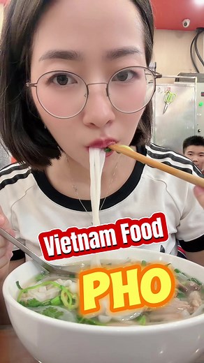 Vietnam main food: Pho and Vietnamese favorites