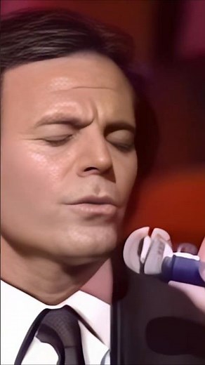 Julio Iglesias - Les Parapluies de Cherbourg [ Paris 1981 ]