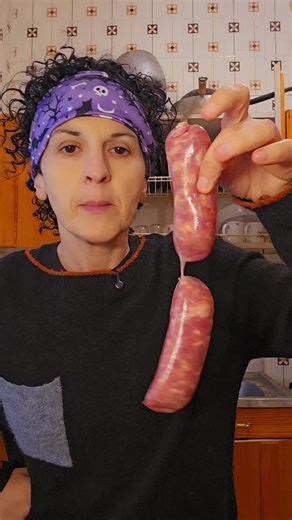 tutorialbrutto del risotto salsiccia e zafferano Per 2: 200 gr di riso 300 gr salsiccia 30 gr di burro 25 gr ricotta salata 2 bustine di zafferano un litro e mezzo di brodo #ricette #ADV #risotto #salsiccia #koro