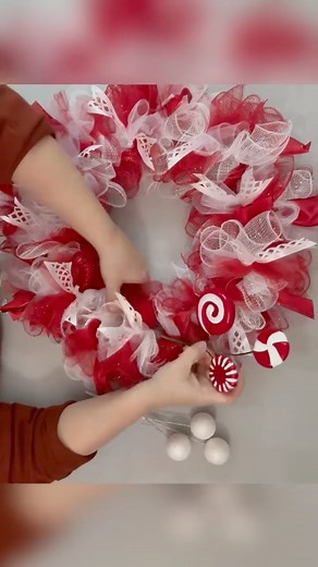 Peppermint Wreath DIY | We Craft Around