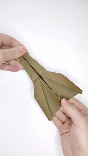 Оригамі літак: Простий майстер-клас для дітей