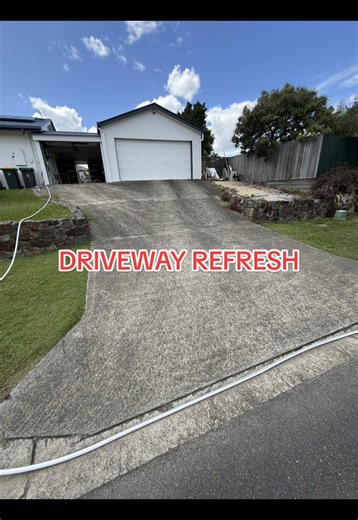 🚿 Cruising Through a Driveway Refresh Nothing better than watching built-up dirt and grime wash away. A proper clean can completely lift the look of a driveway and bring it back to life. Another one cleaned up and looking fresh 👊 📞 0489 269 940 🌐 www.titanexteriorcleaning.com.au Servicing Brisbane, Logan, Ipswich & surrounding areas. #TitanExteriorCleaning #DrivewayCleaning #PressureWashing #ConcreteCleaning #BrisbaneBusiness