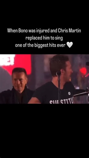 90’s Rock & Grunge on Instagram: "CHRIS MARTIN x U2 – A NIGHT TO REMEMBER 🎤✨ In Times Square, New York, during World AIDS Day 2014, Bono was injured and unable to perform. Chris Martin from Coldplay stepped in and sang “With or Without You” alongside members of U2 — delivering one of the most emotional live moments in modern rock history. A tribute to music, unity, and the power of stepping in when the world needs it. Sometimes legends help legends. 🤍 #ChrisMartin #U2 #WithOrWithoutYou #Coldpl