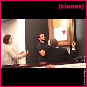 Vendredi dernier, lors d'une vente aux enchères à Londres, le célèbre tableau "Petite fille au ballon rouge" de Banksy s'est autodétruit juste après avoir été vendu. | Simone Media