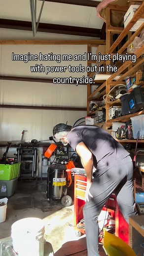 This is a tutorial on how NOT to use this saw and power tools in general. No safety gear, loose base, improper clothing, on and on. | Scott Waterman