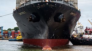 Fotojornalismo: imagens do maior navio atracado em 114 anos do Porto de Vitória