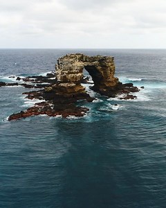 92K views · 1.3K reactions | Darwin's Arch in Galapagos collapses due to 'erosion' This place for me is the best diving zone for Marine megafauna in the world! #robertoochoahe Ocean Evolution Films Cressi | Roberto Ochoa | Facebook