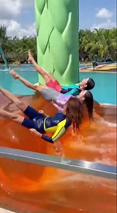 This Jelly Pool Slide Challenge Is INSANE! /滑水道 果凍泳池 最瘋狂的夏日畫面！태국 미녀 3명이 초고속으로 젤리 수영장으로! #shortfilm