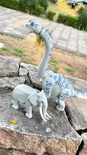 WHAT IS THE BIGGEST LEGO ANIMAL? 🤔