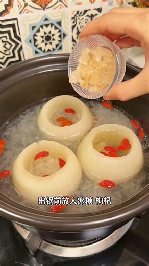 秋冬季节，多给家人做这道冰糖雪梨，老少皆宜，清甜滋润，做法超级简单。培根吐司卷和蓝莓山药也很好吃#冰糖雪梨 #炖梨 #早餐吃什么 #吐司的神仙吃法