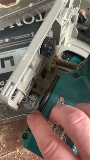 Installing a new track saw blade