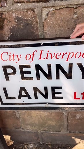 🎼 Penny Lane is in my ears and in my eyes Wet beneath the blue suburban skies🎼 #pennylane #thebeatles #guiaemliverpool #beatlestour #liverpool #beatleguide #guiabrasileiro #guiabrasileiro #guiaturístico #beatlesstory | The Beatles - Fans Across The Universe
