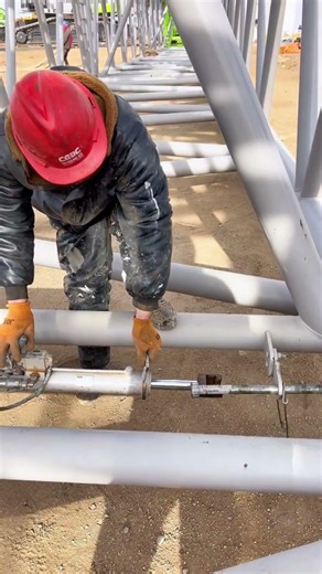 HEAVY POWER! Watch 50 Tons of Hydraulic Force Move This Steel Pin