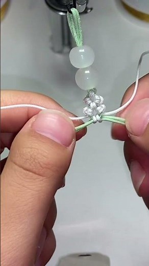 Flat knot, snake knot, four-strand braid | Daisy pearl bracelet beginner tutorial! #bracelet