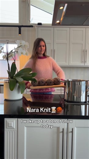 Chunky sweater for chilly weather❄️🥶🩵 Ad| ambassador for @strikkia.no #knitting #strikking #honningsvåggenser #naraknit #strikkia