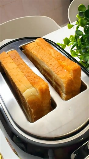 🔥 SARAPAN SEMPURNA SETIAP PAGI – HANYA RM19! 😱🍞 Bangun pagi tak perlu tergesa lagi! Dengan Toaster Pelbagai Fungsi Russell Taylors, roti anda siap rangup & sedap dalam beberapa minit sahaja! ⏱️💥 ✅ 3 Fungsi Hebat – Cancel ❌ | Bagel 🥯 | Defrost ❄️ ✅ 7 Tahap Bakar – pilih tahap kegaringan ikut citarasa sendiri! ✅ Slot Lebar Ekstra – muat semua jenis roti, tebal atau nipis 🍞 ✅ Mudah Dibersihkan – dulang serbuk boleh tanggal 🧽 ✅ Selamat & Senang Guna – lever boleh angkat tinggi ✋ 💪 Tahan lama