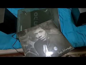 Unboxing LENCO L300 Turntable.