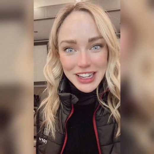 Caity lotz and Jes macallan last day on set Legends of tomorrow season 7 #188