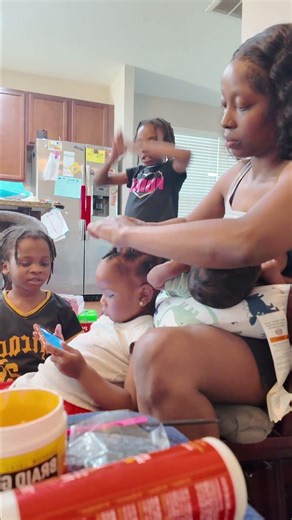 Keeping 4 kids occupied while doing the toddlers hair #fyp #momof4 #4kids #momlife #parenting #kids