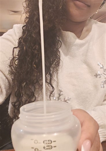 Pump and pour with me at the pub #pumpandpour #milksupply #breastfeeding #firsttimemom #relatablemom