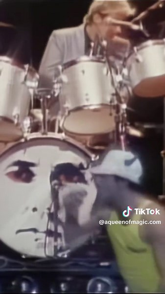 Another One Bites the Dust - Queen lyrics & short guide