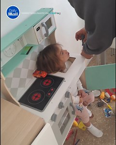 Waiting for dad to help | Daily Mail Video