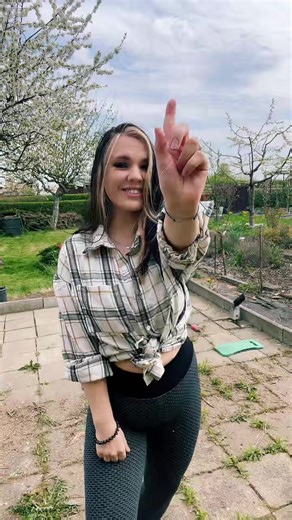 Fast geschafft 😅💜 #icantdance #treanding #dance #tiktoktrending #anjaamelia #curvy #curvywoman #blueeyes #tiktokgermany #forfun