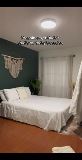 Get Ready with Me for a Boudoir Photography Session