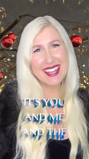 Holiday Lights 💡✨ - Corinne Crimson (Shorts)