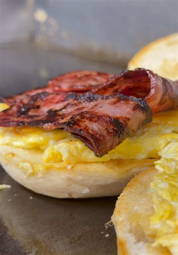 🥓🔥 When Beef Bacon & Turkey Bacon calls… you don’t ignore it. 🍳😋 Crispy, smoky, halal Beef Bacon and Turkey Bacon hitting the grill and stealing attention before it even hits the plate. This is the kind of bite you order once… then immediately wish you doubled up on. Miss it now and you’ll be thinking about it later. 📍 Sunshine Halal – Newark, NJ 📲🍽️ Come through today and answer the call — grab your beef bacon before today’s batch is gone. #SunshineHalal #NewarkNJ #HalalEats #BeefBacon #