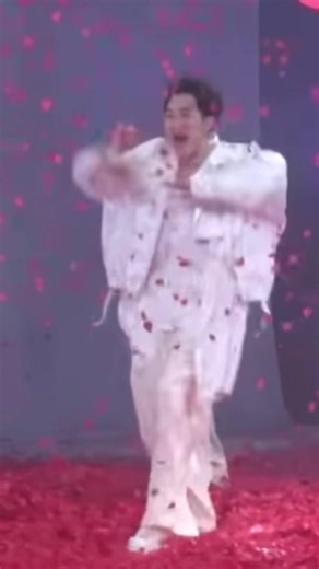 ・ ・ 花びらが舞う中で踊る7人が素敵すぎるし 何よりゆらゆららの椿くんの表情が最高🥹🧡 ・ #IMP #PINKY #横原悠毅#基俊介＃影山拓也＃椿泰我 #鈴木大河#佐藤新#松井奏 #TOBE #tobe_imp ・ #IMPACT