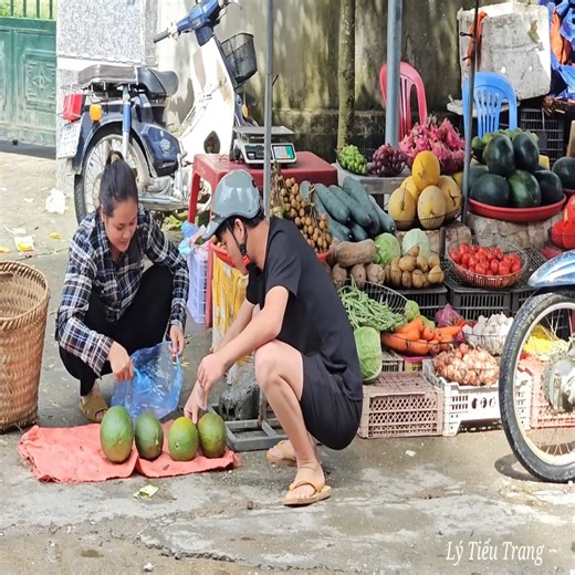 The homeless girl was surprised to see the old lady close the door so beautifully | Single Mom - Thao Life