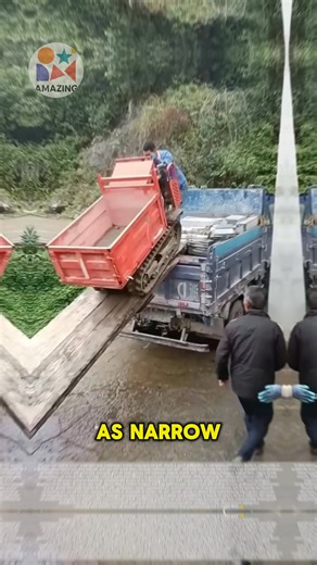 2K views | This dangerous unloading moment shows why ramp safety matters on every site #construction #rurallife #safetyfirst #vehicles #dangerouswork | Expo Studio | Facebook