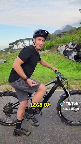 How to Lift the Rear Wheel on your Mountain Bike💥 Save those rims🤐 #mtb #mtbskill #mtbskillscoaching #mtbtips #mtbtip #howto #mountainbike #MountainBikeSkills