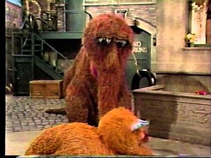 Classic Sesame Street - Snuffy, Alice and Big Bird Play "Follow The Leader"