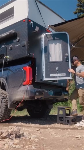 広々・快適空間で車中泊やアウトドアライフを楽しむにはこれ1台!! FWCポップアップキャンパーが最大50万円OFFで購入できるキャンペーン実施中!! ＜キャンペーン内容＞ ・3基限定スペシャルプライスで販売 ・取り付け工賃（10万円相当）をサービス ・新規キャンパーオーダーは10%OFF ・ご成約特典：FWC JAPANオリジナルステッカー&タンブラーをプレゼント キャンペーン期間は11月15日（土）から12月26日（金）までです!! ＜キャンペーン対象キャンパー＞ 1. Slide-in Classic Swift Base Model 2. Project M Topper 3. Project M Topper 装備などに関してはお問い合わせください✨ WEBサイト（インスタグラムプロフィールURL）からお見積もりシミュレーションが可能です!! #fwc #fwcjp #fourwheelcampers #overlanding #カスタム車 #オフロード #アウトドア #キャンプ #車中泊キャンプ #車中泊 #車中泊仕様 #車中泊の旅 #トラックキャンパー #キャンピングカーラ