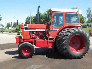 International 1466 Tractor