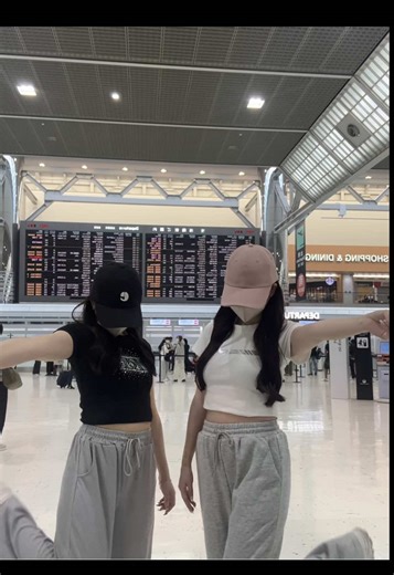 可愛い空港コーデ1万円以内の組み方