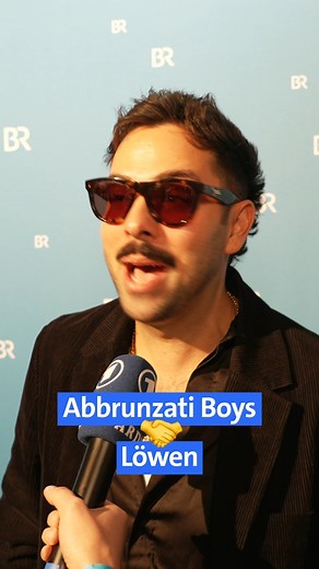 58K views · 574 reactions | "Einmal Löwe, immer Löwe"  Auch die Abbrunzati Boys sind im Löwen-Fieber! 女 Mehr zu den Löwen, ihren Fans und ihrer Geschichte erfahrt ihr in der 1860-Doku „Rise & Fall“ in der ARD Mediathek – Link in Bio.  #BR24Sport | BR24Sport | Facebook