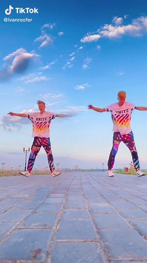 Twins Shuffle Dance - Ivanroofer Brothers Show Off Impressive Moves