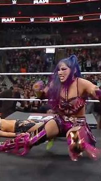 We’ve got NEW WWE Women’s Tag Team Champions! 🏆 #WWERaw