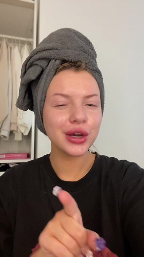 Long Blonde Hair Transformation with Mittelscheitel Style