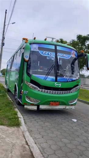 Señores… Quito se sigue conectando 📍 Coop. Reina De El Quinche 57 ya navega con Full Connection 🛜 - Activación de chip con internet ilimitado 📶 Navegación en todas las redes 📱 Conexión estable en ruta. #internetilimitado #fullconnection #reinadeelquinche #busesecuador🇪🇨