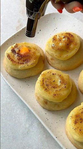 the first day of spring just got sweeter with these lemon brûlée cookies