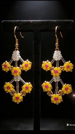 Easy Daisy Flower Seed Bead Earrings Beginners Mini Tutorial 💯#shorts #fashion #Daisyearrings #beads