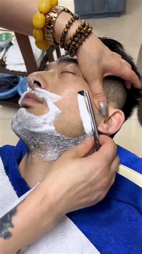 57K views · 547 reactions | Stage Lights & Clippers  Barber battles like never before! #barberbattle #BarberShow #fadeking #BarberCommunity #usabarbers #cinematiclook #mensstyle | Barber Concept | Facebook